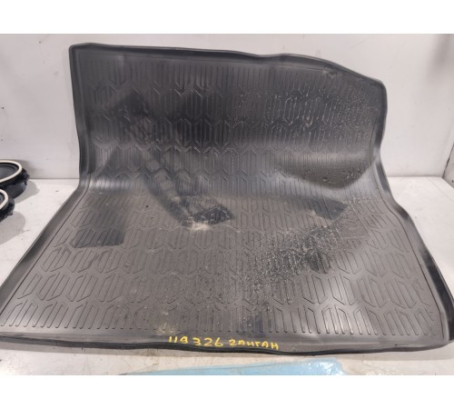 Резиновый коврик багажника