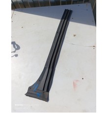 Уплотнитель двери задний левый (молдинга) 