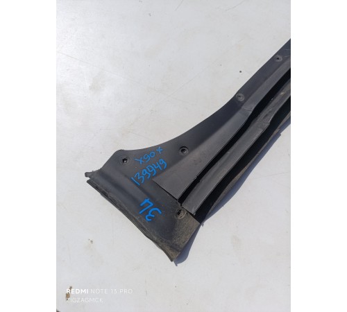 Уплотнитель двери задний левый (молдинга) 