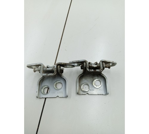 Петли передней правой двери