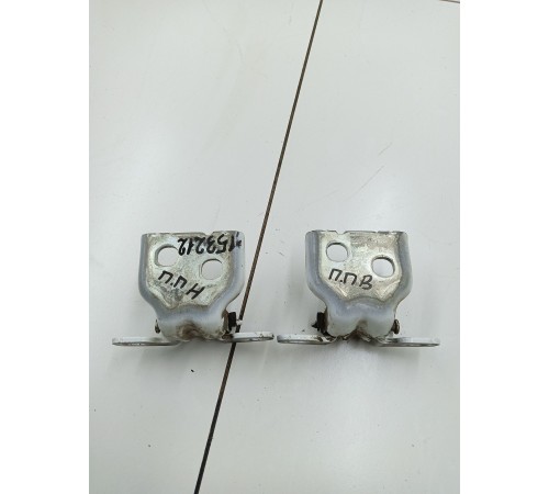 Петли передней правой двери