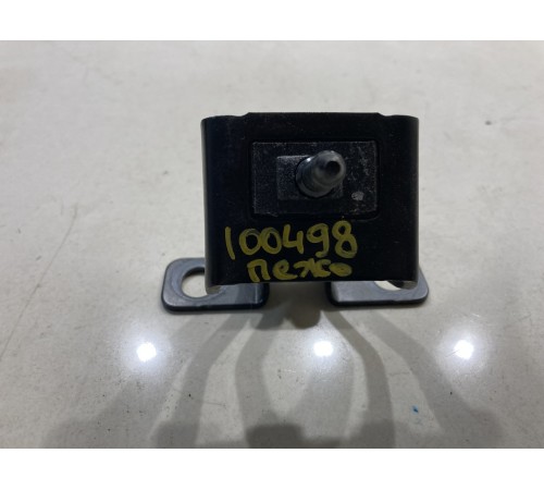 Петля крышки багажника