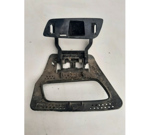 Крышка омывателя фар (левая)