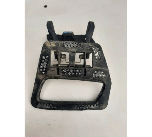 Крышка омывателя фар (левая)