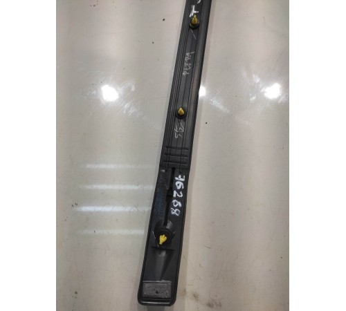 Уплотнитель боковой(правый)