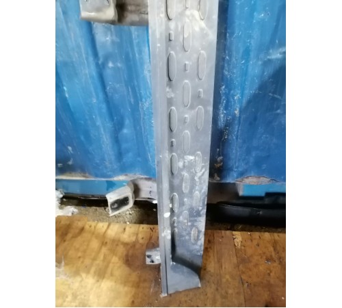 Подножка порога правая