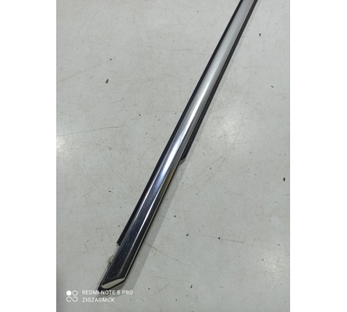 Уплотнитель стекла (передний правый наружный)