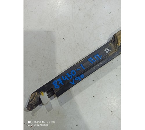 Уплотнитель стекла (передний правый наружный)