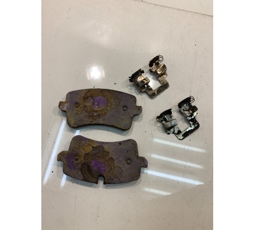 Тормозные колодки (задние)