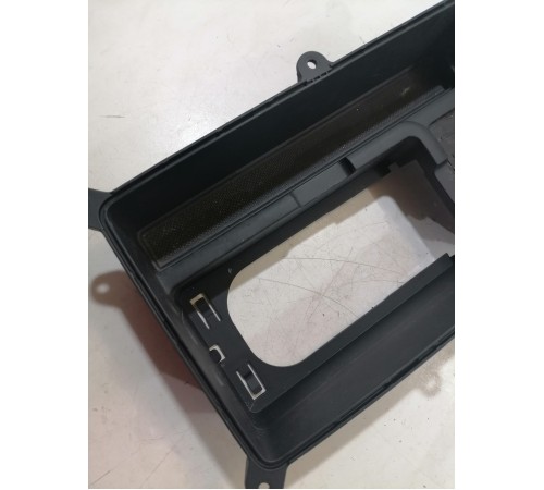 Накладка центральной консоли под беспроводную зарядку