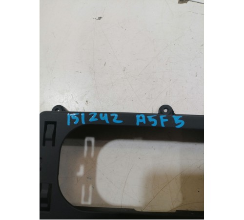 Накладка центральной консоли под беспроводную зарядку