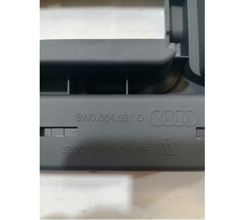 Накладка центральной консоли под беспроводную зарядку