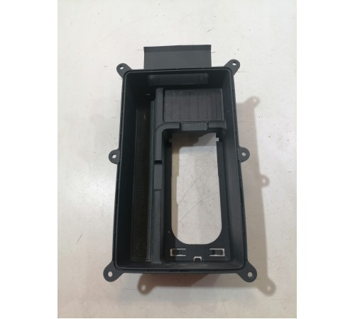 Накладка центральной консоли под беспроводную зарядку