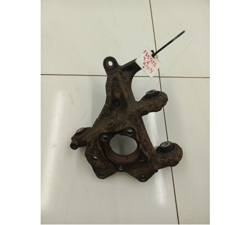 Кулак задний правый