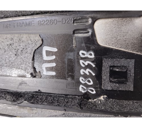 Накладка двери (передняя правая)