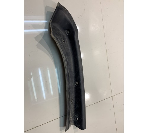 Молдинг стойки D наружный (задний, верхний, правый)