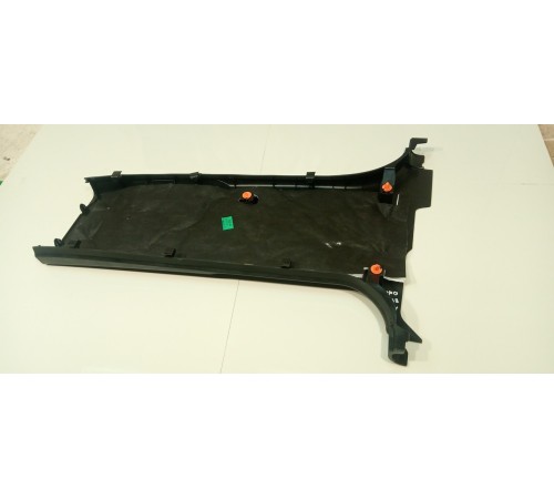 Обшивка левой стойки нижняя