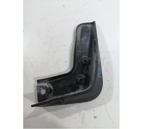 Брызговик передний правый