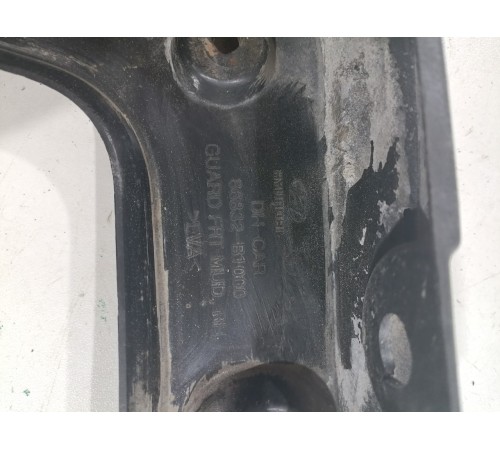 Брызговик передний правый