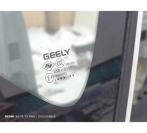 Глухое стекло заднее правое