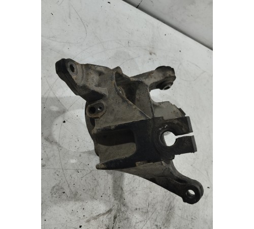 Кулак поворотный(задний правый)