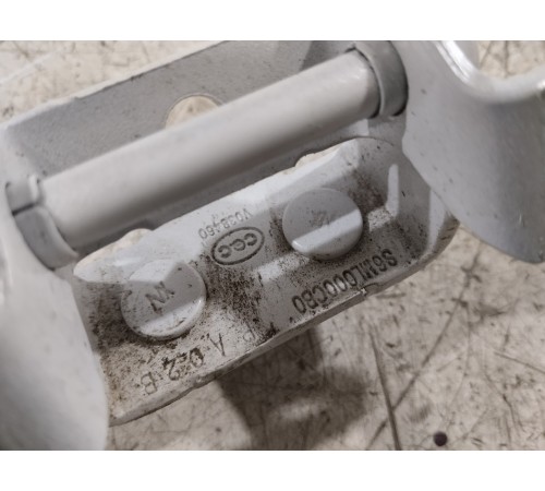 Петли крышки багажника