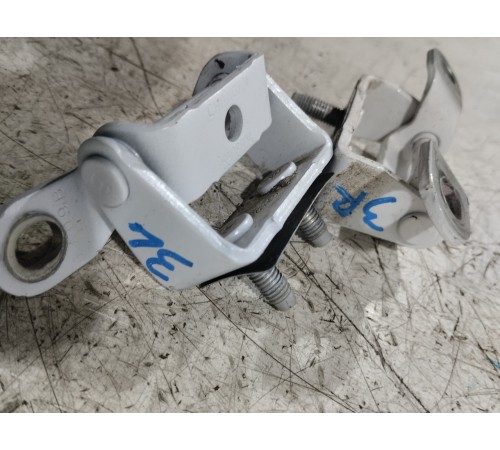 Петли крышки багажника