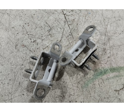 Петли крышки багажника