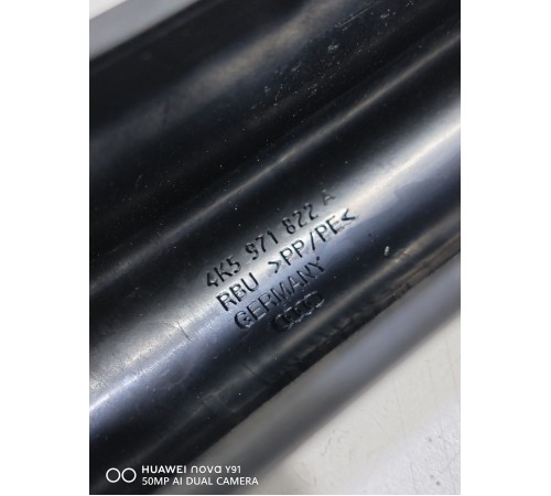 Накладка петли крышки багажника правая