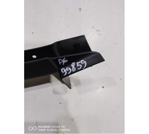 Накладка петли крышки багажника правая