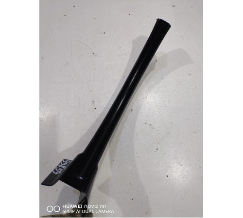 Накладка петли крышки багажника правая