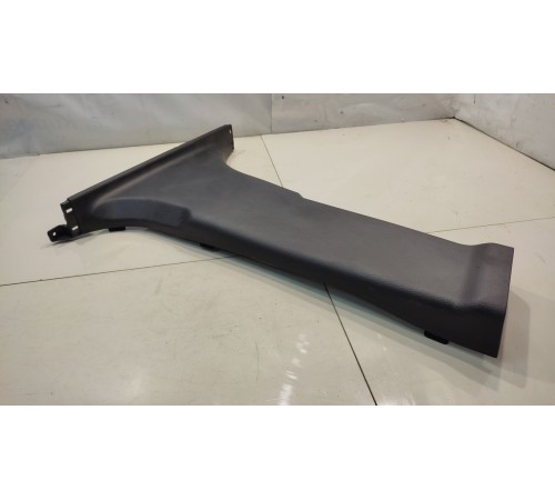 Обшика центральной стойки (правая)