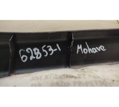 Обшика центральной стойки (правая)