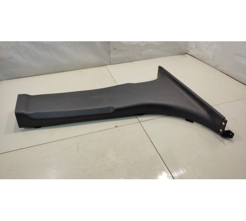 Обшика центральной стойки (правая)