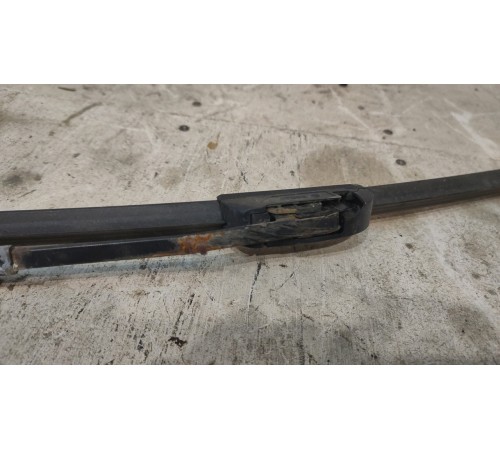 Поводок стеклоочистителя левый