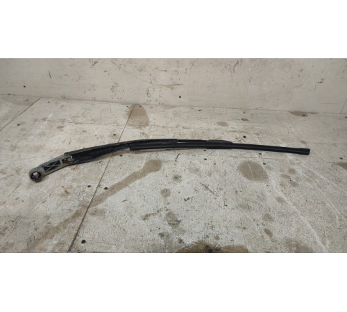 Поводок стеклоочистителя левый