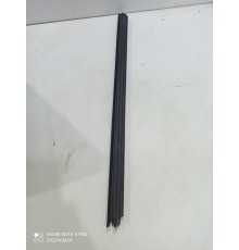 Уплотнитель стекла передний левый