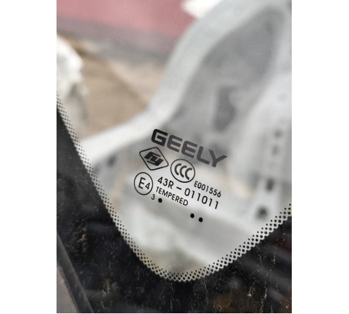 Глухое стекло заднее правое