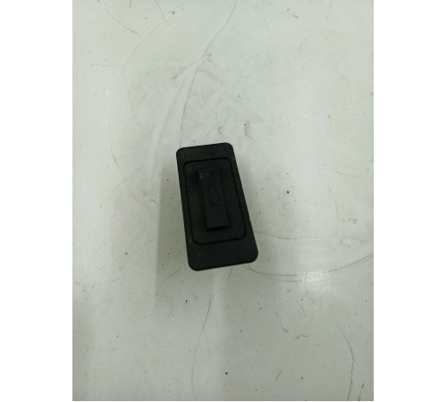 Кнопка открывания багажника