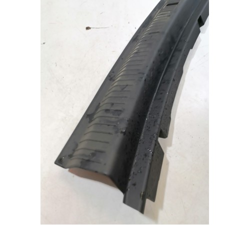 Обшивка панели багажника