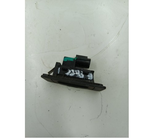 Кнопка открывания багажника