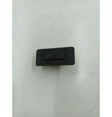 Кнопка открывания багажника