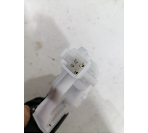 Замок крышки двери багажника