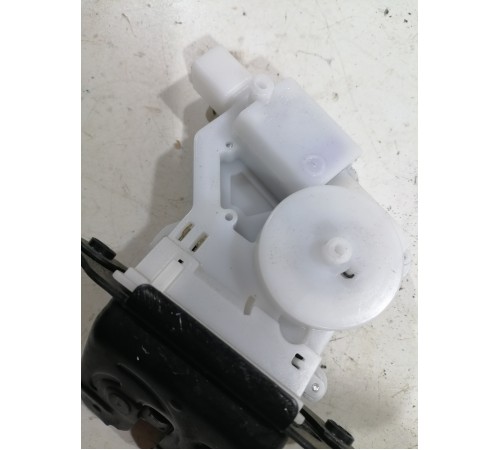 Замок крышки двери багажника