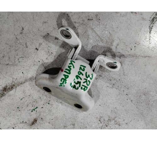 Петля двери задняя правая верхняя