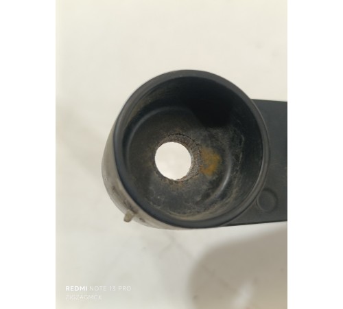 Поводок стеклоочистителя левый