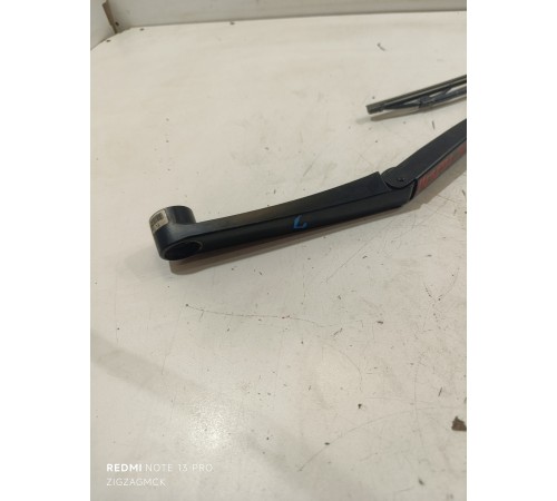 Поводок стеклоочистителя левый