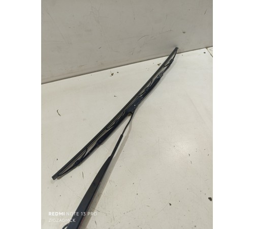 Поводок стеклоочистителя левый