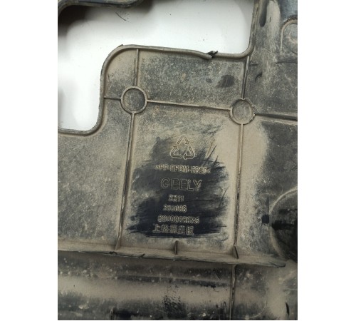 Накладка замка капота 