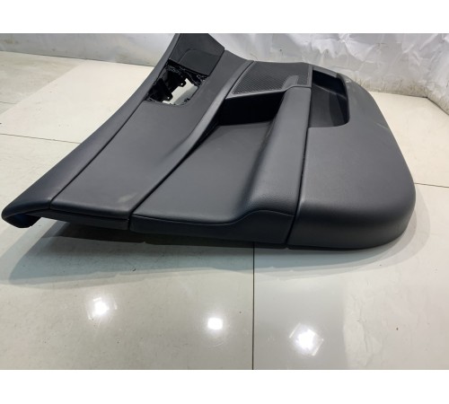 Обшивка двери (передняя, левая)